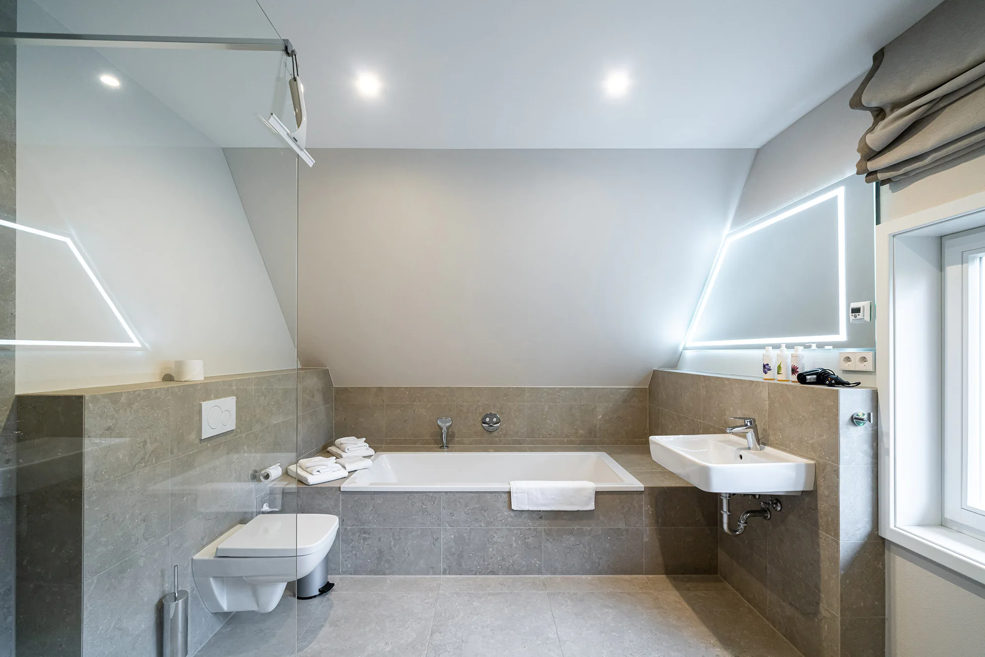 Washroom with bathtub