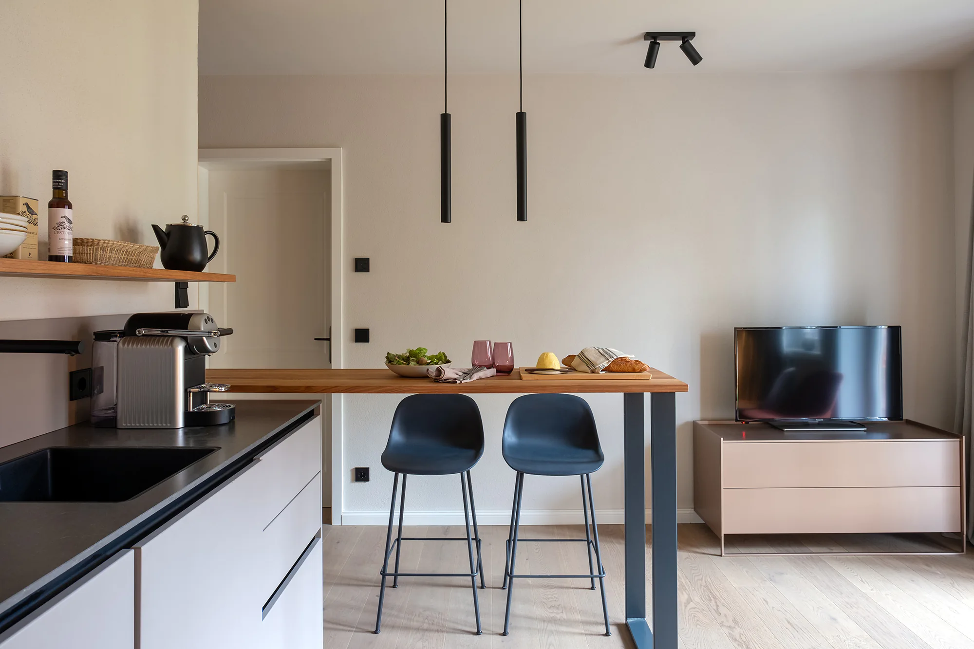 Breakfast counter area